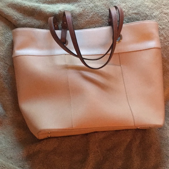 Meet your Posher, Cristyn - Picture 2 of 2